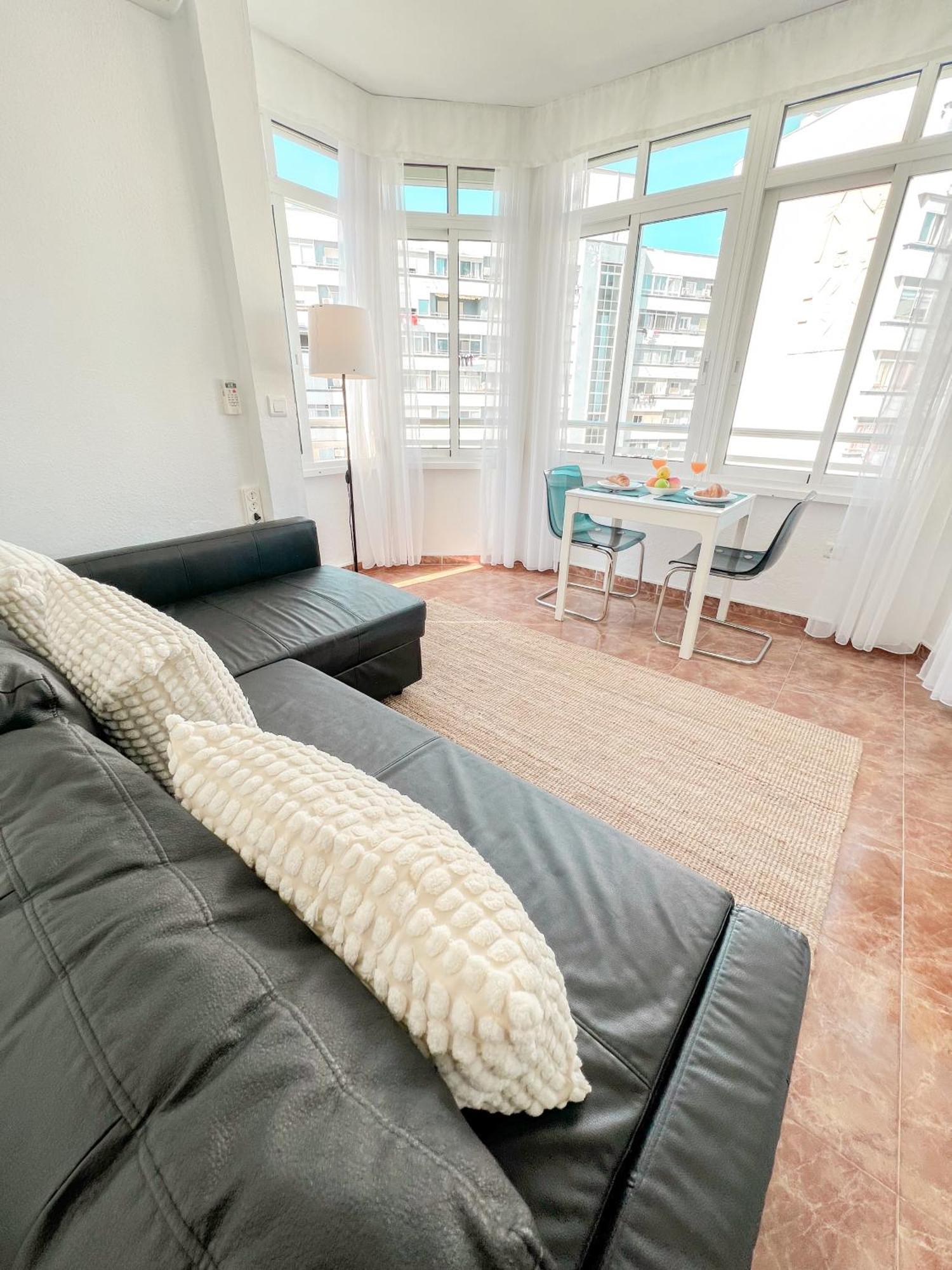 Ferienwohnung Cozy & Bright Flat Torremolinos Centre Exterior foto